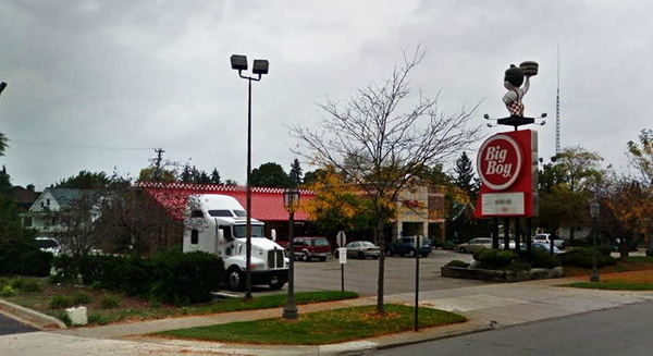 Big Boy Restaurants (Elias Brothers, Elias Bros) - Eastpointe - 22765 Gratiot Ave (newer photo)